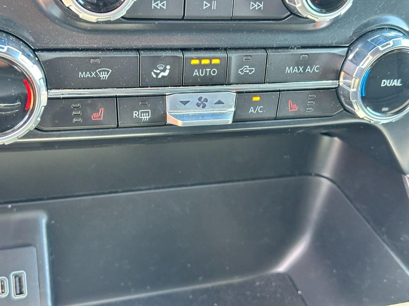 Ford F-150 Vehicle Full-screen Gallery Image 13