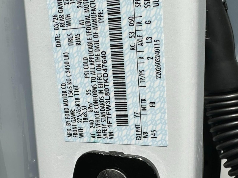 Ford F-150 Vehicle Full-screen Gallery Image 16