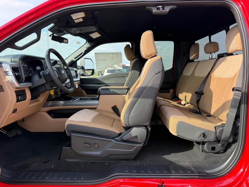 Ford Super Duty F-350 SRW Vehicle Full-screen Gallery Image 5