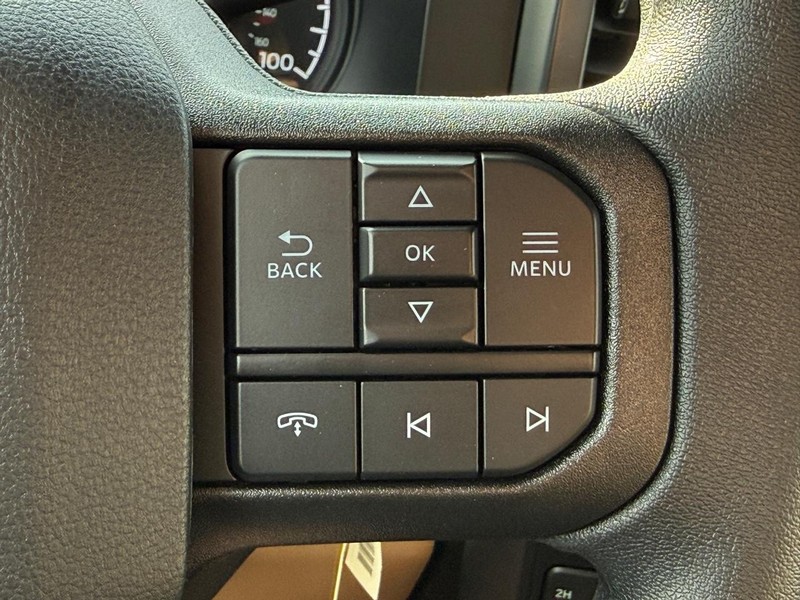 Ford Super Duty F-350 SRW Vehicle Full-screen Gallery Image 9