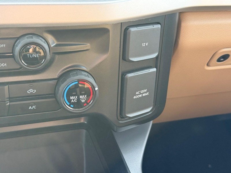Ford Super Duty F-350 SRW Vehicle Full-screen Gallery Image 14