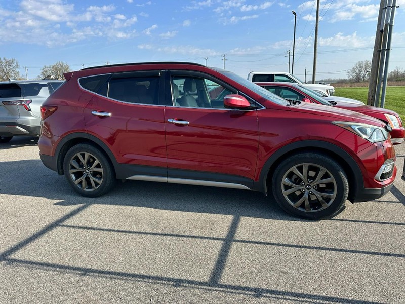 Hyundai Santa Fe Sport Vehicle Full-screen Gallery Image 4