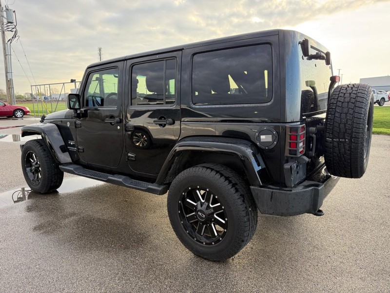 Jeep Wrangler Unlimited Vehicle Full-screen Gallery Image 2