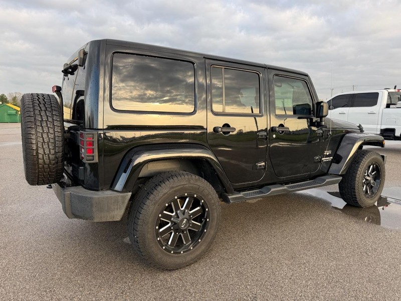 Jeep Wrangler Unlimited Vehicle Full-screen Gallery Image 3