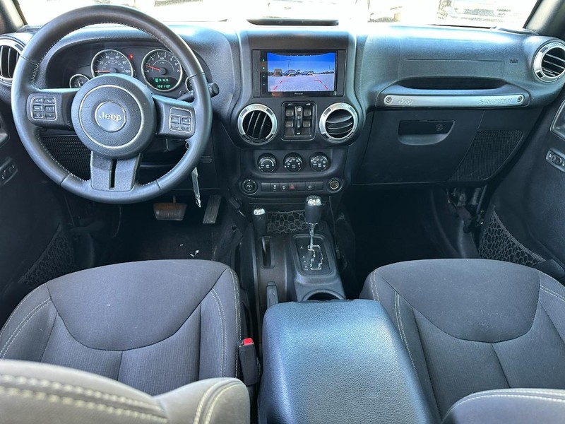 Jeep Wrangler Unlimited Vehicle Full-screen Gallery Image 11
