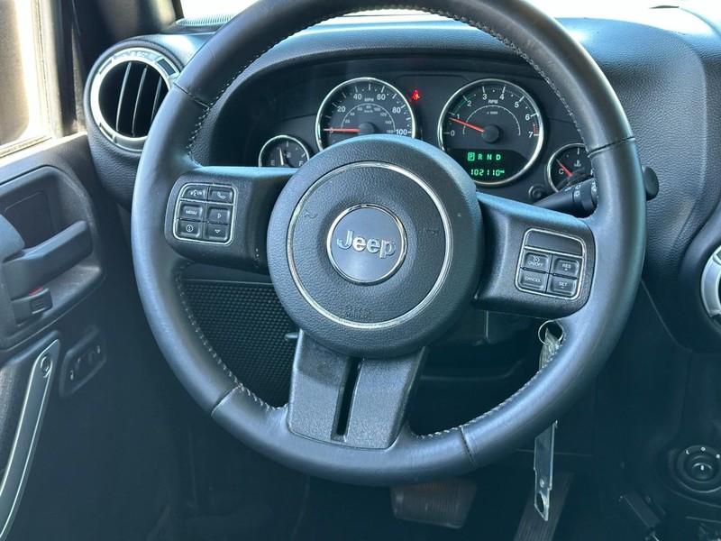 Jeep Wrangler Unlimited Vehicle Full-screen Gallery Image 12