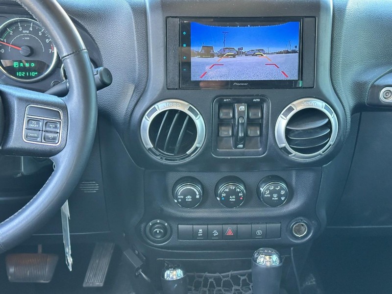 Jeep Wrangler Unlimited Vehicle Full-screen Gallery Image 13