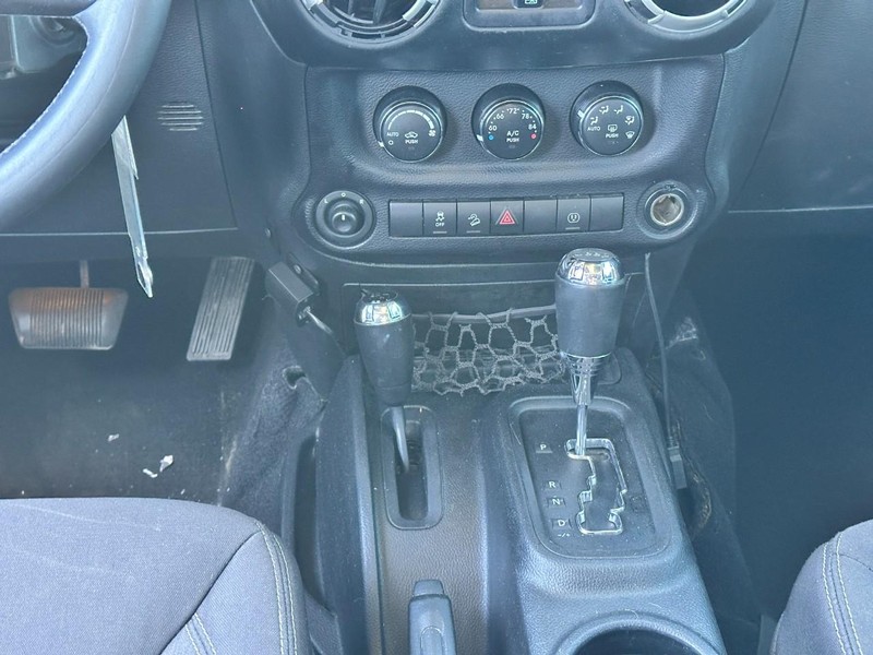 Jeep Wrangler Unlimited Vehicle Full-screen Gallery Image 14