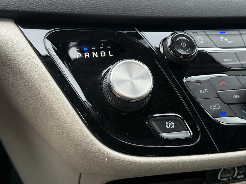 Chrysler Pacifica Vehicle Full-screen Gallery Image 20