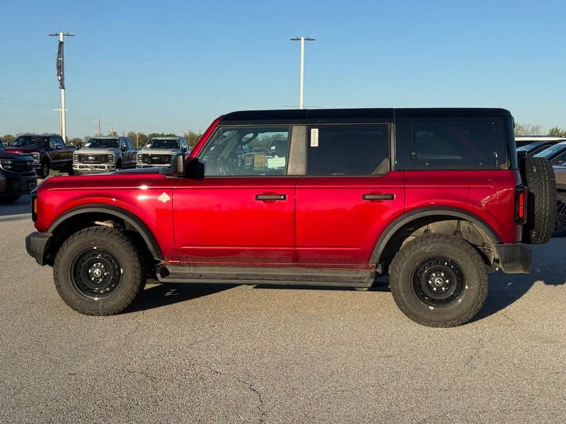 Ford Bronco Vehicle Full-screen Gallery Image 2
