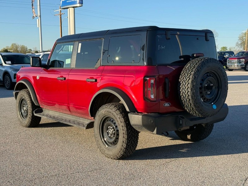 Ford Bronco Vehicle Full-screen Gallery Image 3