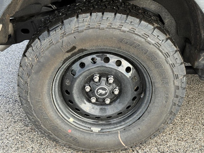 Ford Bronco Vehicle Full-screen Gallery Image 4
