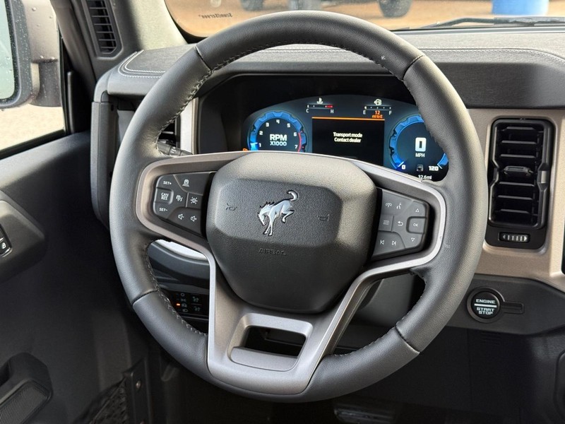 Ford Bronco Vehicle Full-screen Gallery Image 7