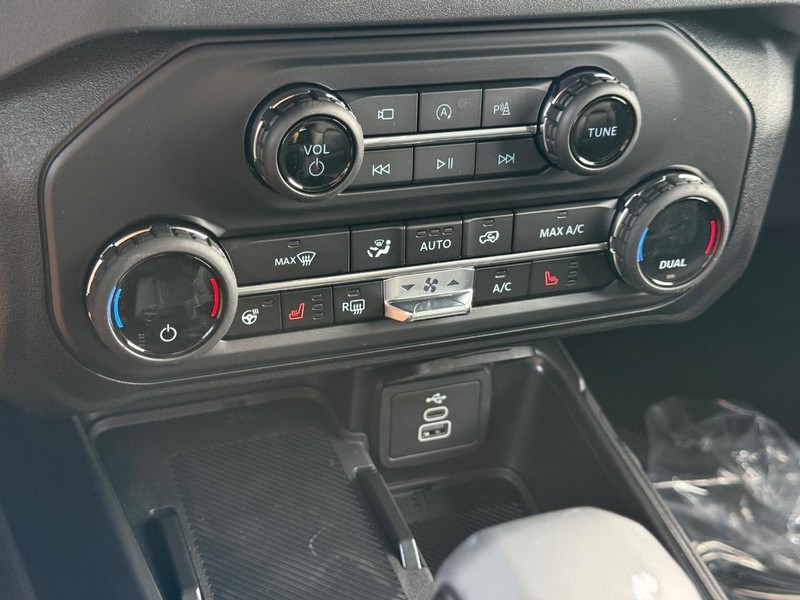 Ford Bronco Vehicle Full-screen Gallery Image 13