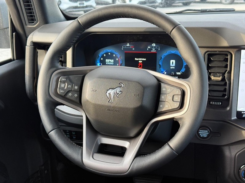Ford Bronco Vehicle Full-screen Gallery Image 7