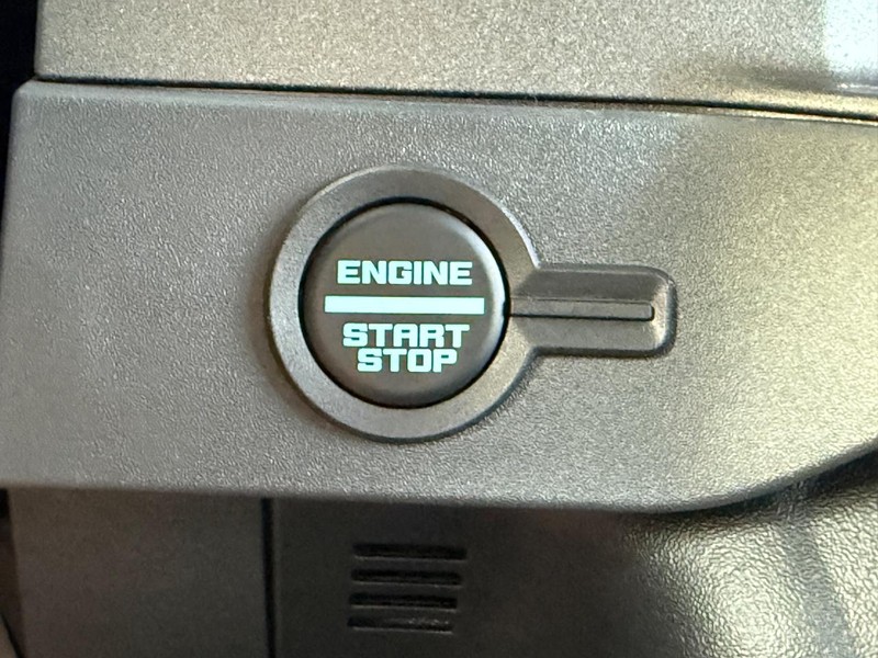 Ford Bronco Vehicle Full-screen Gallery Image 12