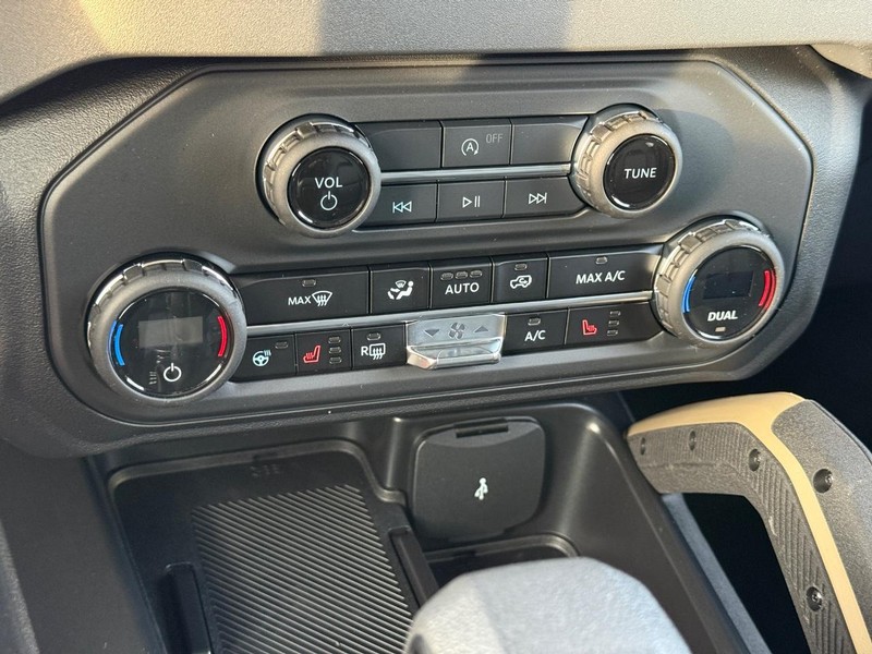 Ford Bronco Vehicle Full-screen Gallery Image 13