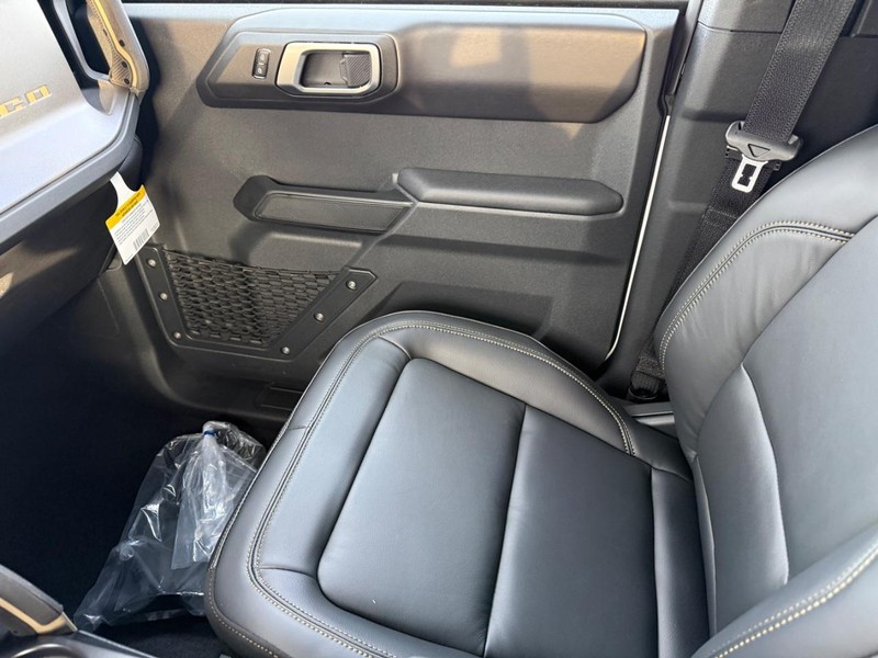 Ford Bronco Vehicle Full-screen Gallery Image 15