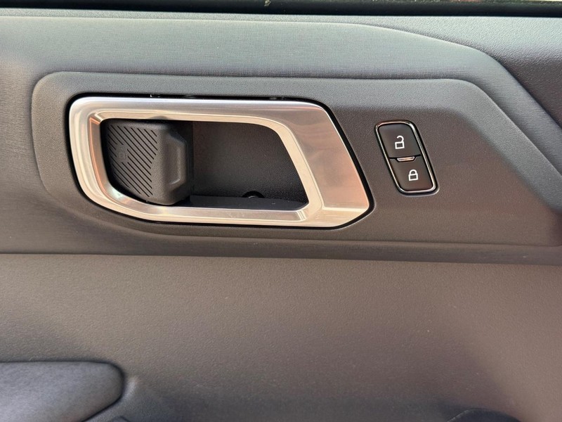 Ford Bronco Vehicle Full-screen Gallery Image 17