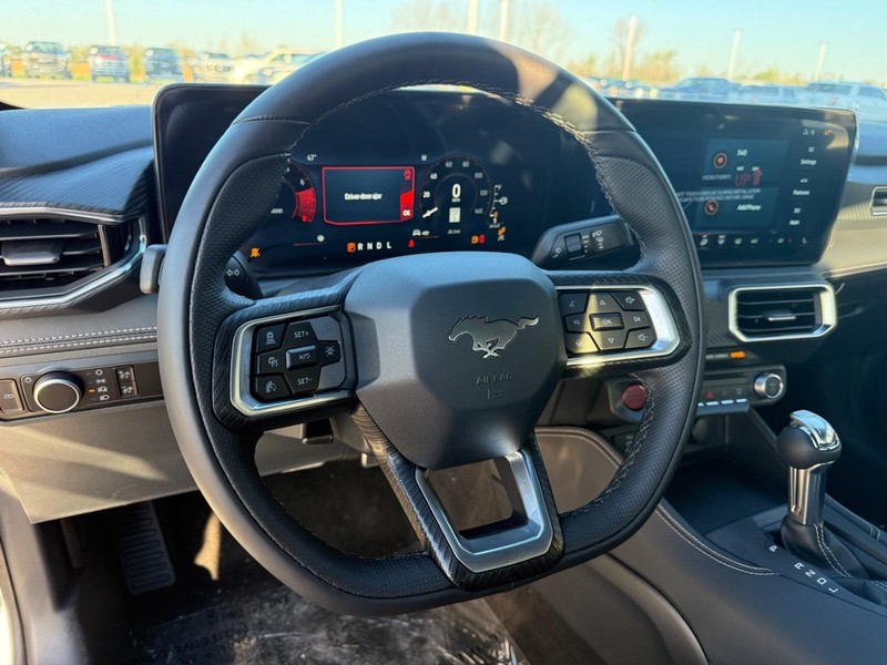 Ford Mustang Vehicle Full-screen Gallery Image 7