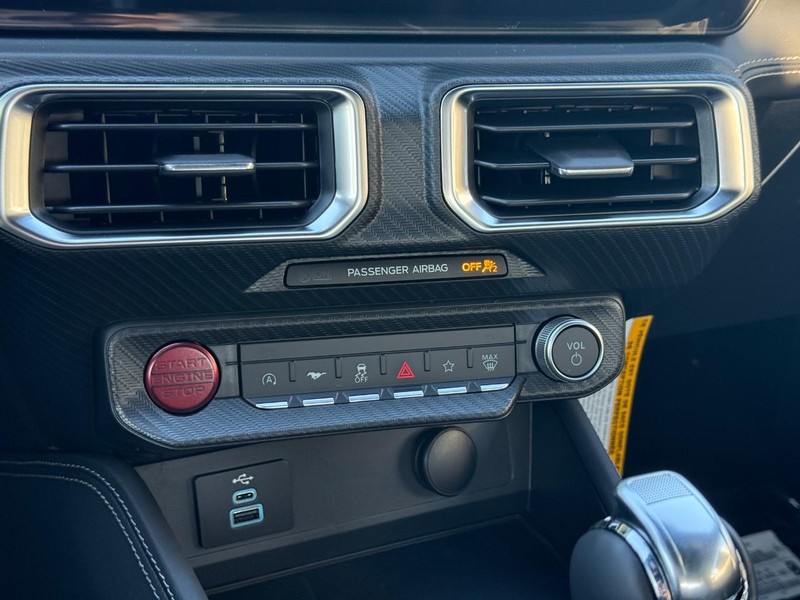 Ford Mustang Vehicle Full-screen Gallery Image 12