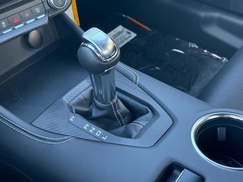 Ford Mustang Vehicle Full-screen Gallery Image 13