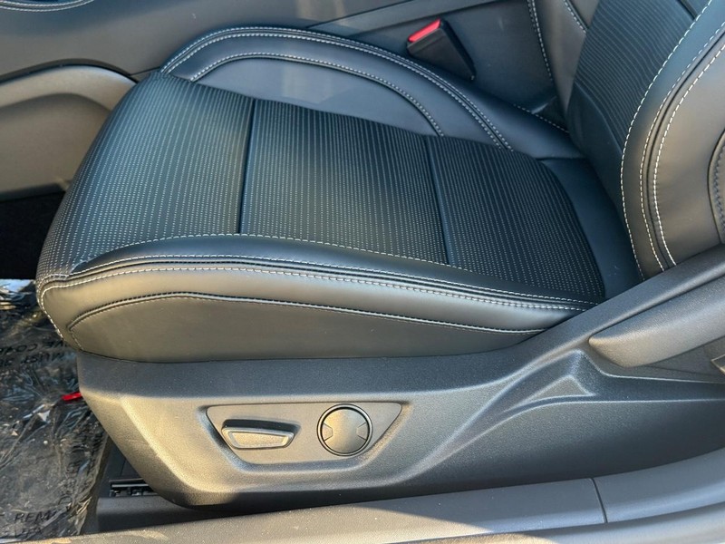 Ford Mustang Vehicle Full-screen Gallery Image 16