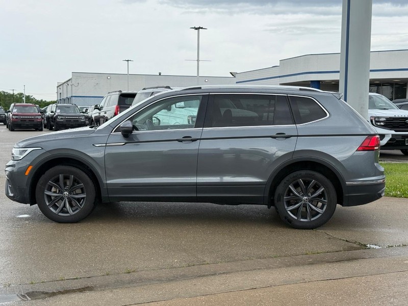 Volkswagen Tiguan Vehicle Full-screen Gallery Image 2
