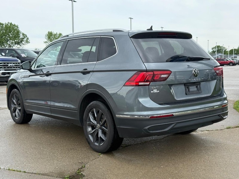 Volkswagen Tiguan Vehicle Full-screen Gallery Image 3