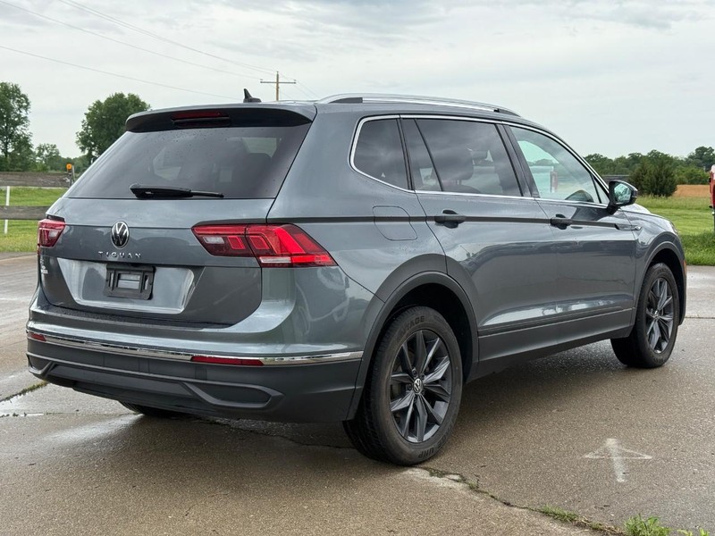 Volkswagen Tiguan Vehicle Full-screen Gallery Image 5