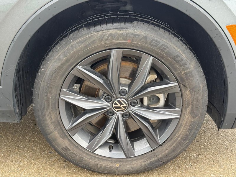 Volkswagen Tiguan Vehicle Full-screen Gallery Image 7