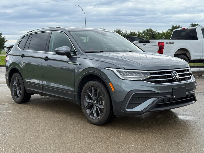Volkswagen Tiguan Vehicle Full-screen Gallery Image 8