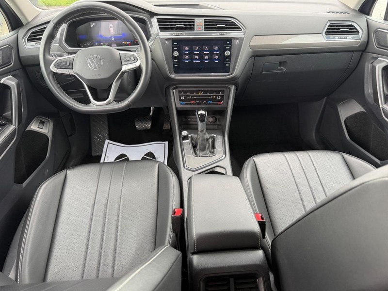 Volkswagen Tiguan Vehicle Full-screen Gallery Image 12
