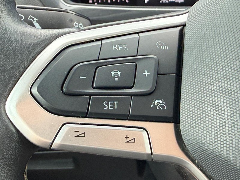 Volkswagen Tiguan Vehicle Full-screen Gallery Image 14