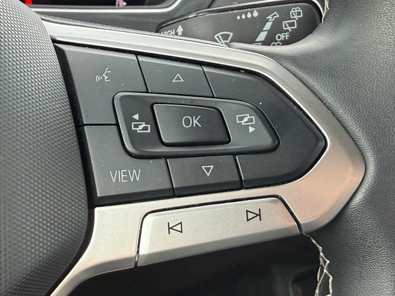 Volkswagen Tiguan Vehicle Full-screen Gallery Image 15