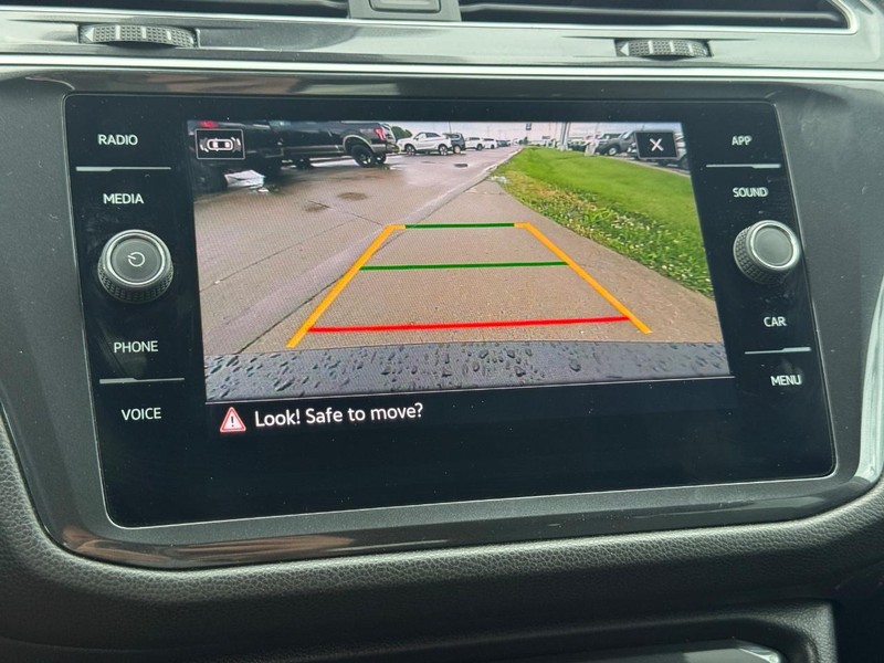 Volkswagen Tiguan Vehicle Full-screen Gallery Image 17