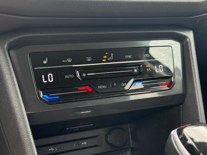 Volkswagen Tiguan Vehicle Full-screen Gallery Image 18