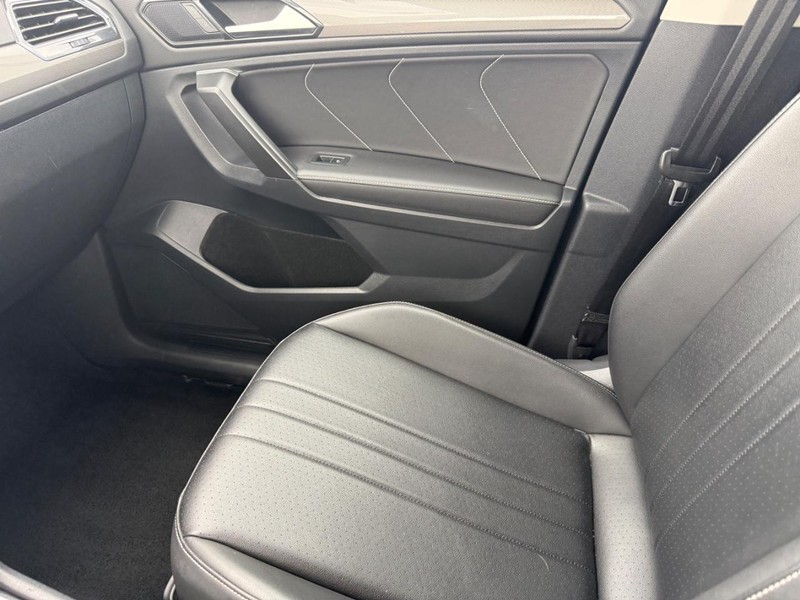 Volkswagen Tiguan Vehicle Full-screen Gallery Image 20