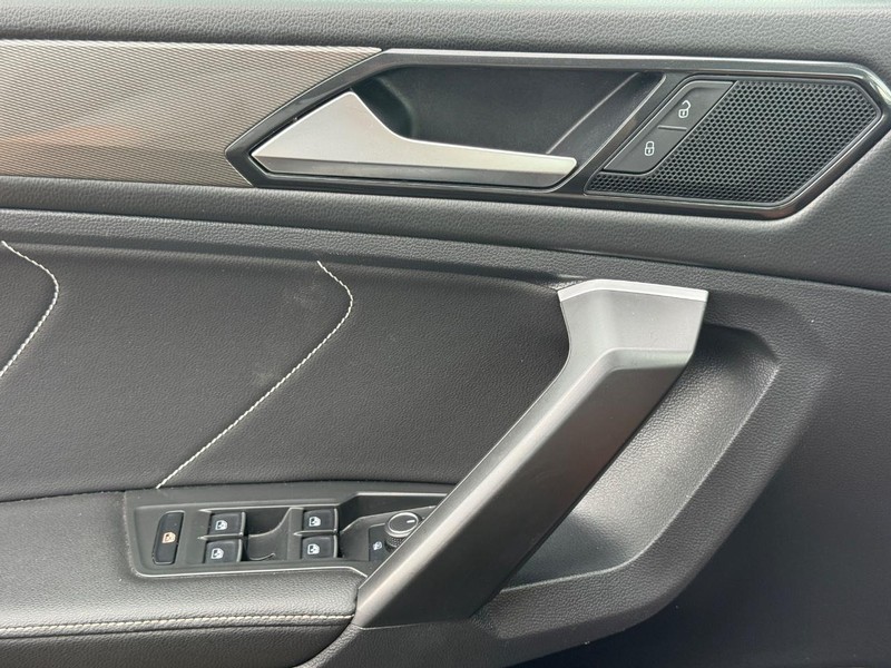 Volkswagen Tiguan Vehicle Full-screen Gallery Image 23