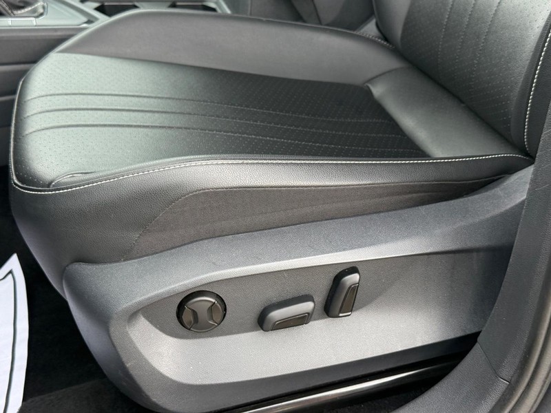 Volkswagen Tiguan Vehicle Full-screen Gallery Image 24