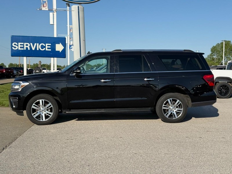 Ford Expedition Max Vehicle Full-screen Gallery Image 2