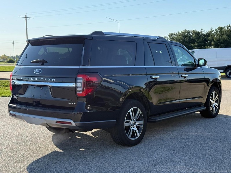 Ford Expedition Max Vehicle Full-screen Gallery Image 5