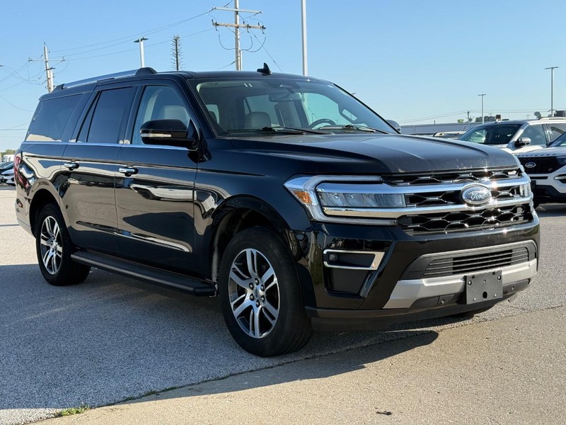 Ford Expedition Max Vehicle Full-screen Gallery Image 8