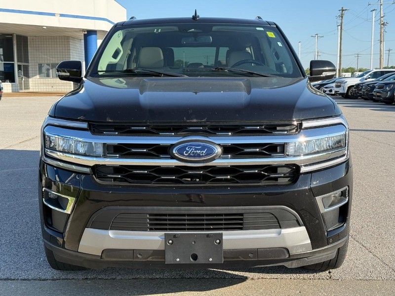 Ford Expedition Max Vehicle Full-screen Gallery Image 9