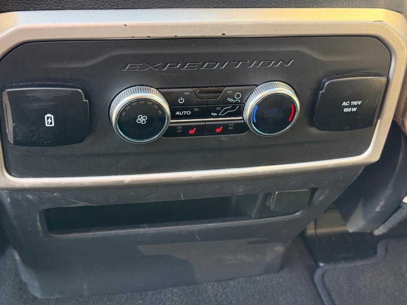 Ford Expedition Max Vehicle Full-screen Gallery Image 13