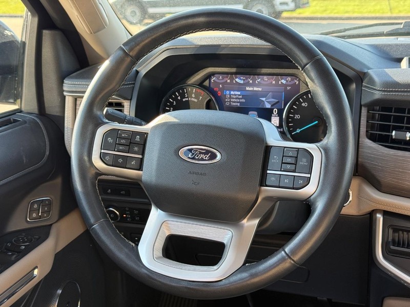 Ford Expedition Max Vehicle Full-screen Gallery Image 15