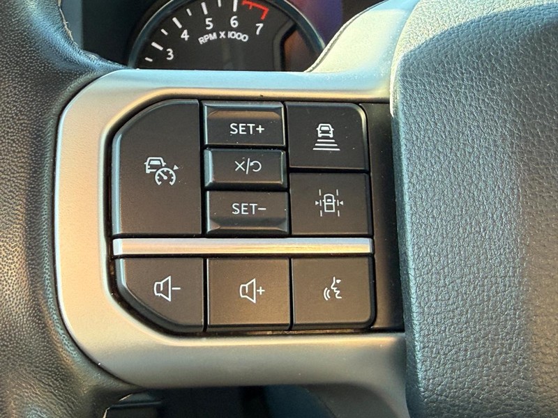 Ford Expedition Max Vehicle Full-screen Gallery Image 16