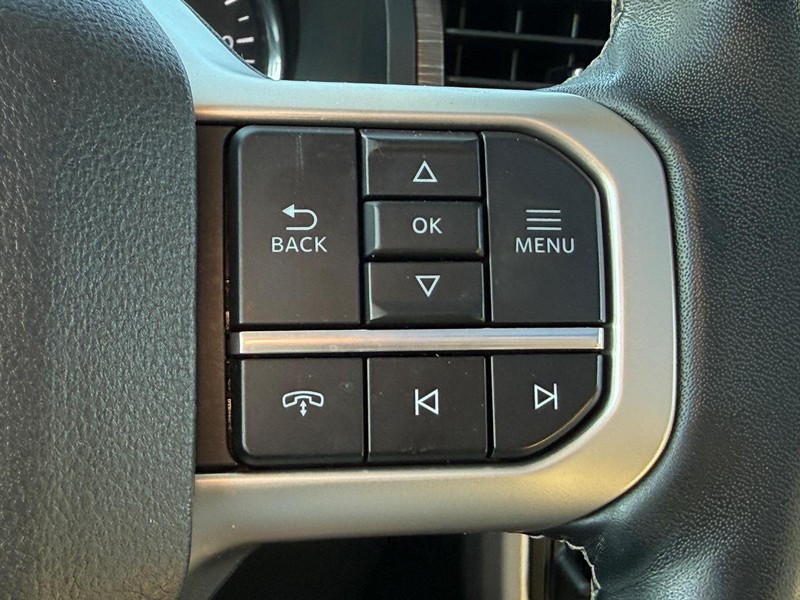 Ford Expedition Max Vehicle Full-screen Gallery Image 17