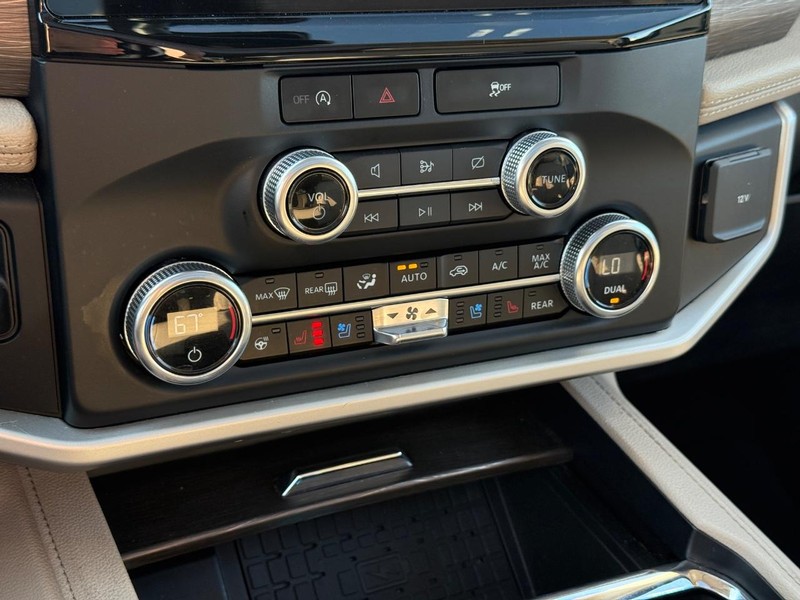 Ford Expedition Max Vehicle Full-screen Gallery Image 22