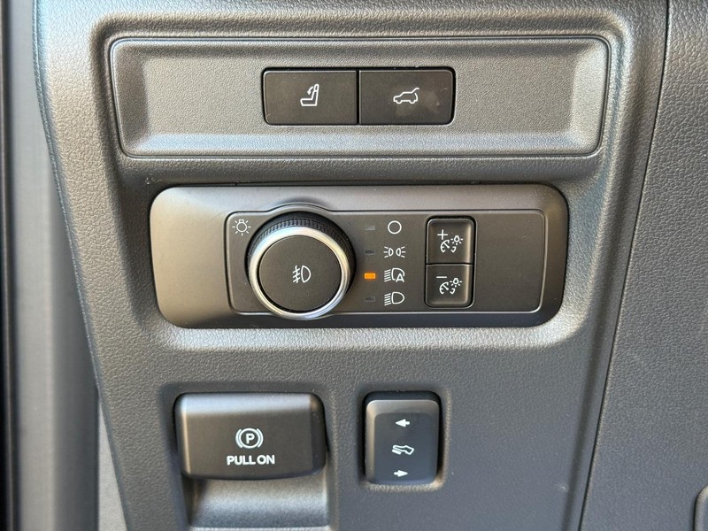 Ford Expedition Max Vehicle Full-screen Gallery Image 25